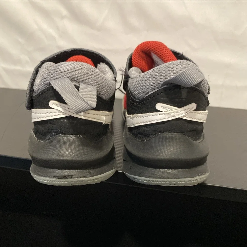 Little Kid's Nike Team Hustle D SZ 11c  University Red/White‎ (CW6736 607)